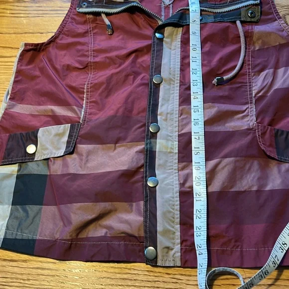 Dorman 100% polyester plaid vest.  Medium - Picture 5 of 7